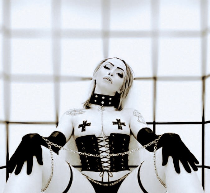 VIPER FROST - - THE VENOMOUS VIXEN.