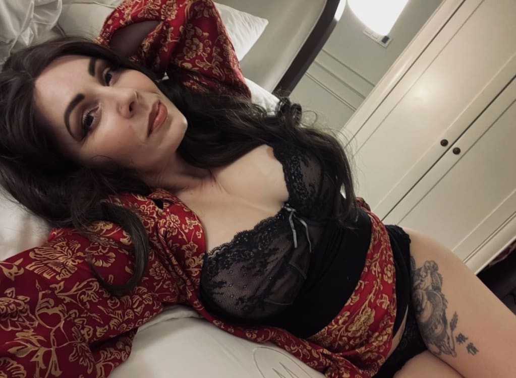 Hella Ella Devine