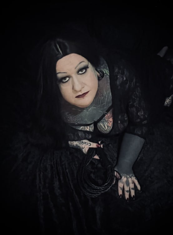 Mistress Vivian Von Black