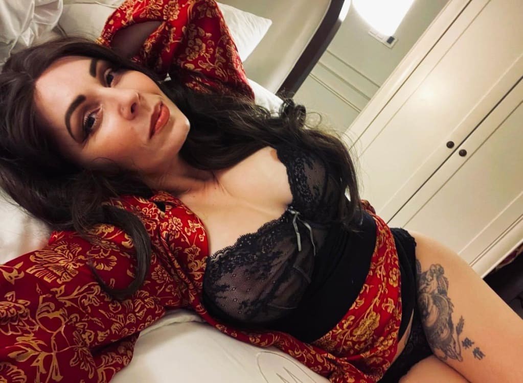 Hella Ella Devine