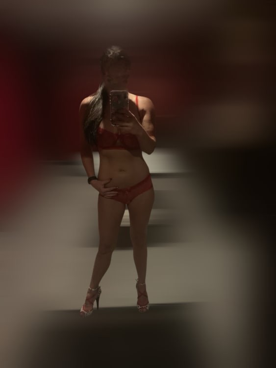 Sara Erotic Nuru
