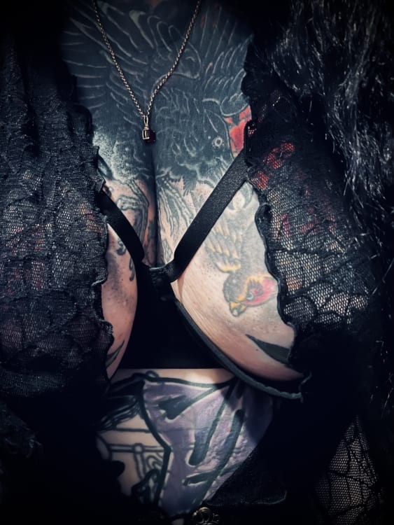 Mistress Vivian Von Black