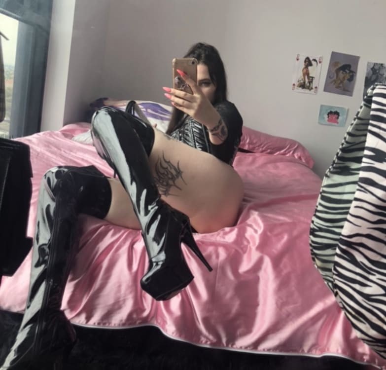 ⚸ Asteria - Private Videocalls or Waitress ⚸