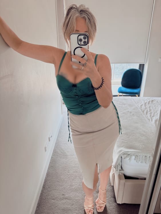 Mae E