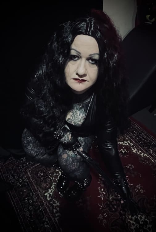 Mistress Vivian Von Black