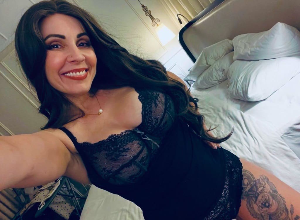 Hella Ella Devine