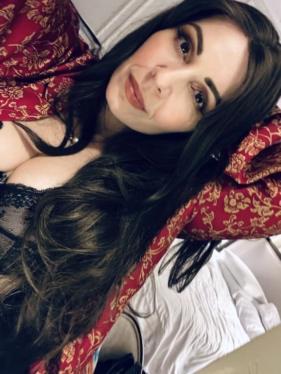 Hella Ella Devine