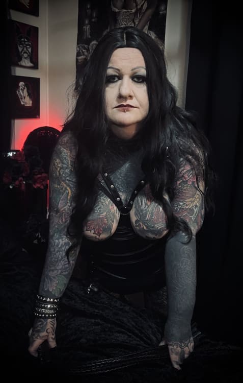 Mistress Vivian Von Black
