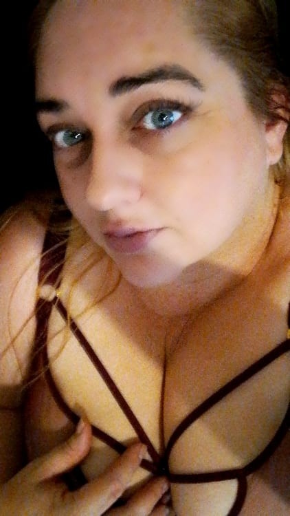 Amber Bella