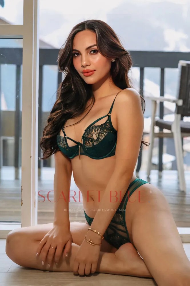Eurasian Beauty Vannesza