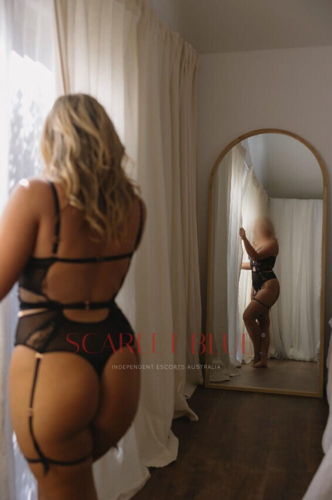 Giselle Noir