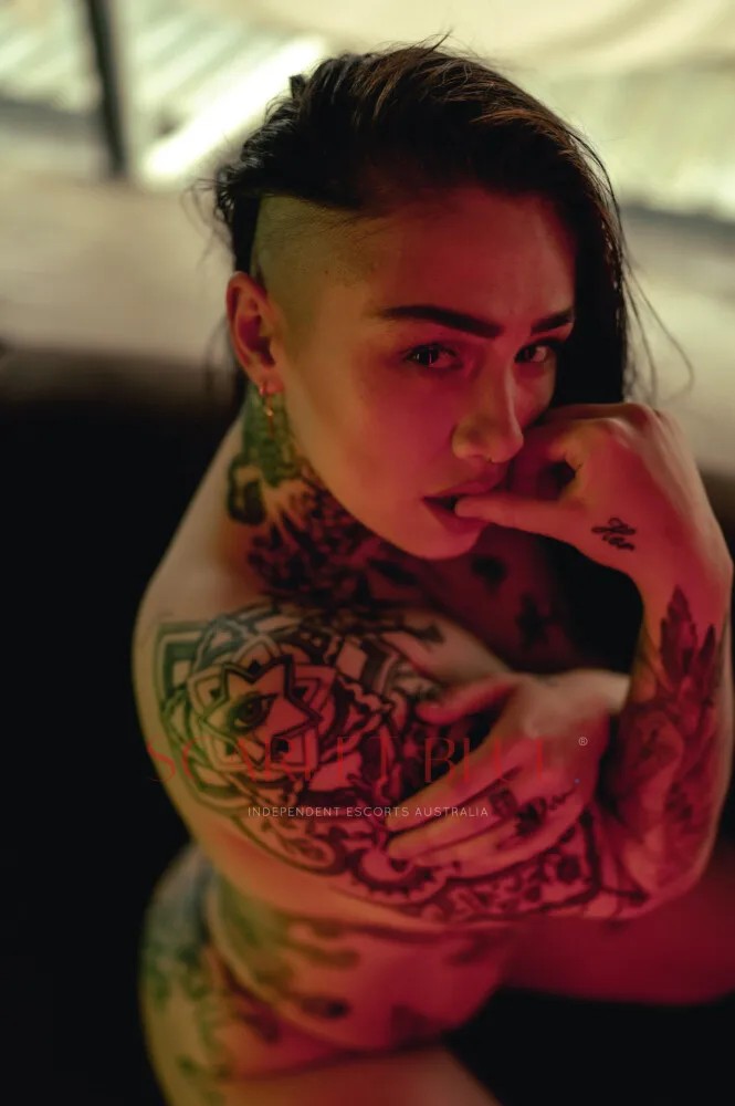 Billie Leone