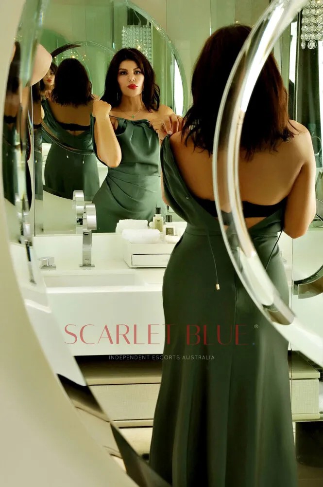 Demi Luxe