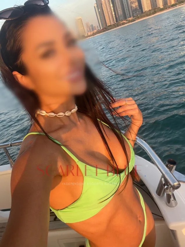 Eliza Bella
