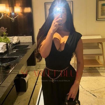 Mia M
